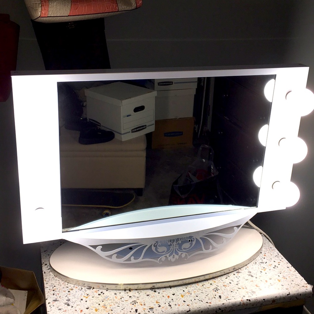 Vanity mirror